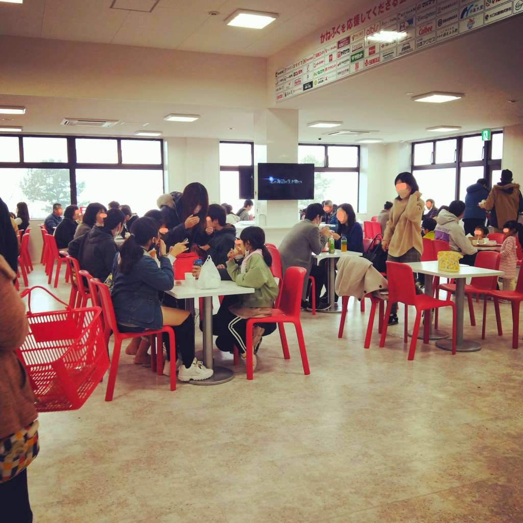 めんたいパークびわ湖の１階の飲食スペース