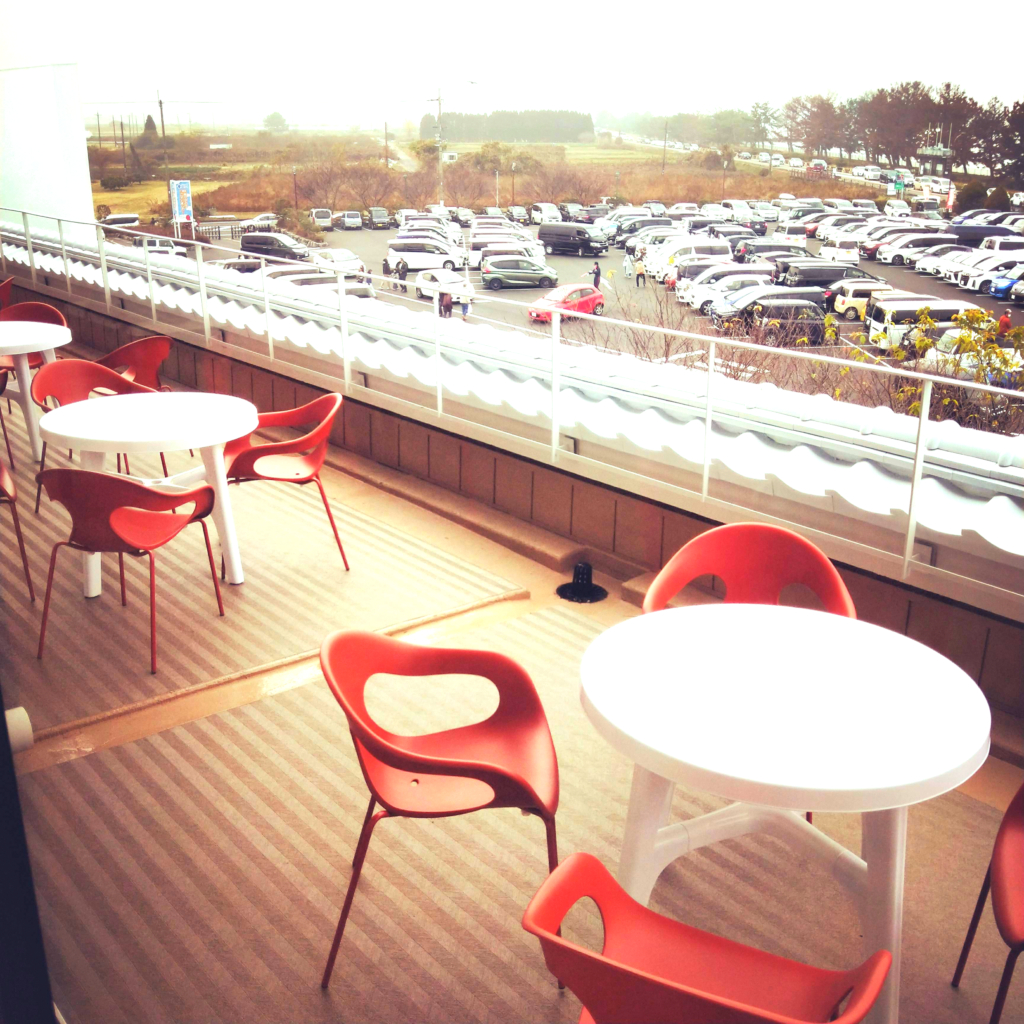 めんたいパークびわ湖の２階のテラス席