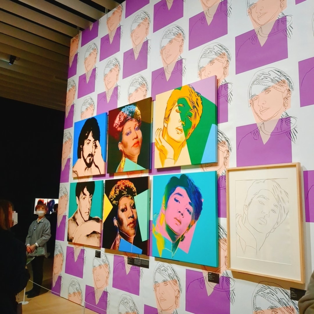 京セラ美術館のアンディ・ウォーホル展の壁一面の現代アート