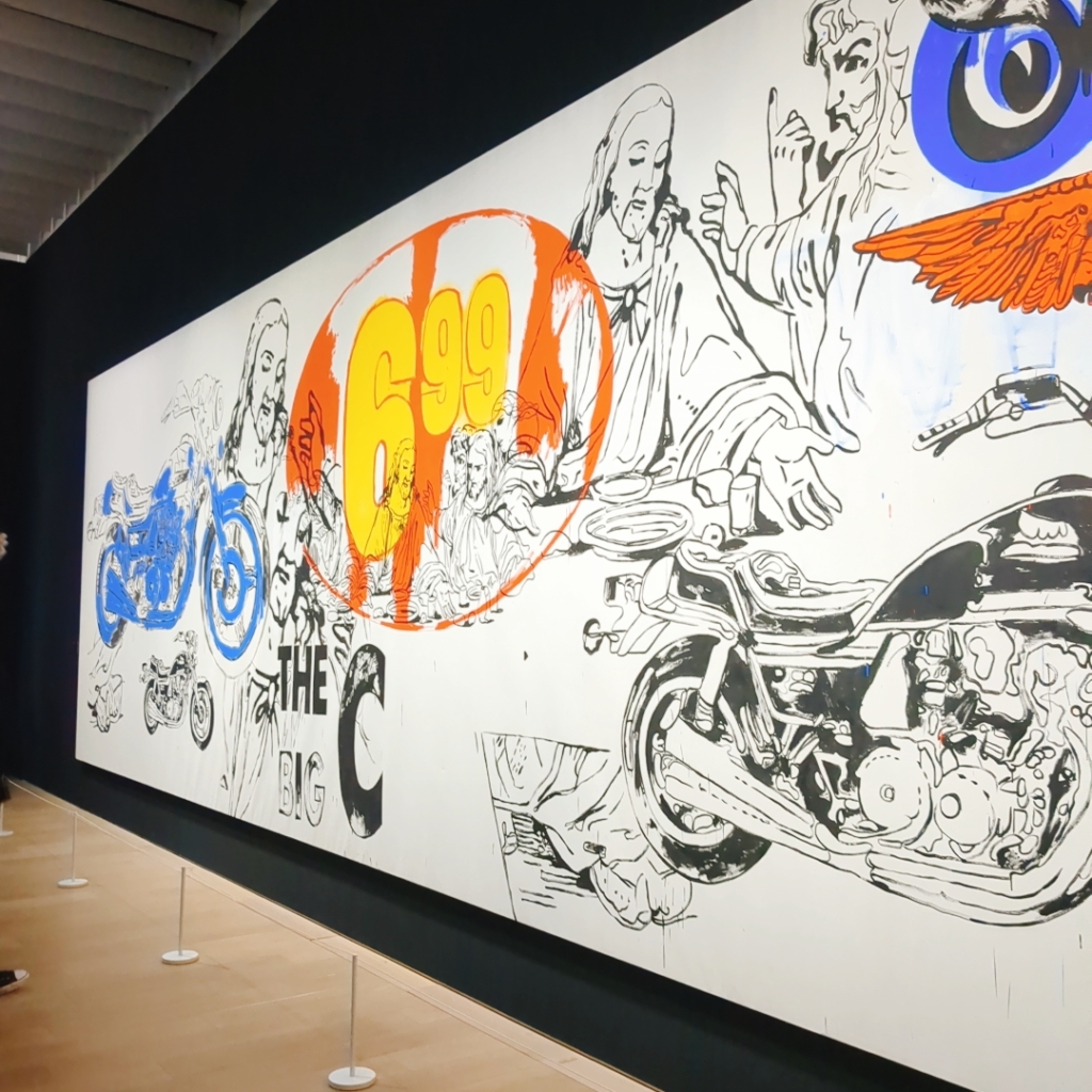 京セラ美術館のアンディ・ウォーホル展の壁一面の現代アート