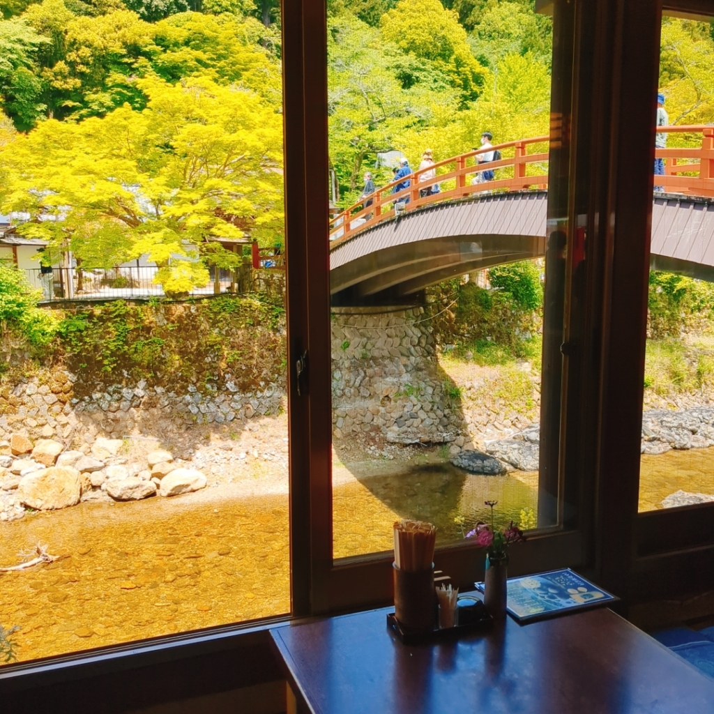 室生寺の蕎麦屋である橋本屋の座敷から見る景色