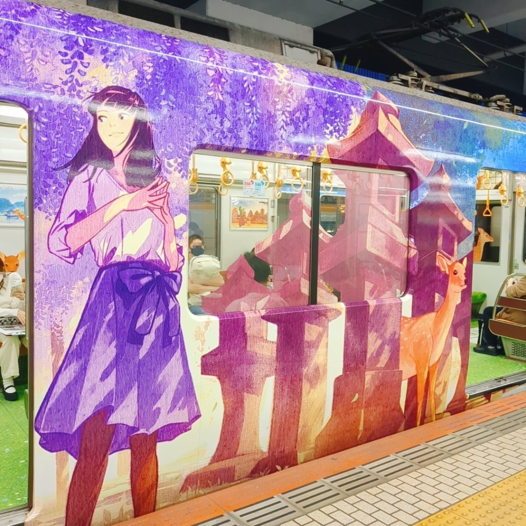 鹿のラッピングの近鉄電車の外装デザイン