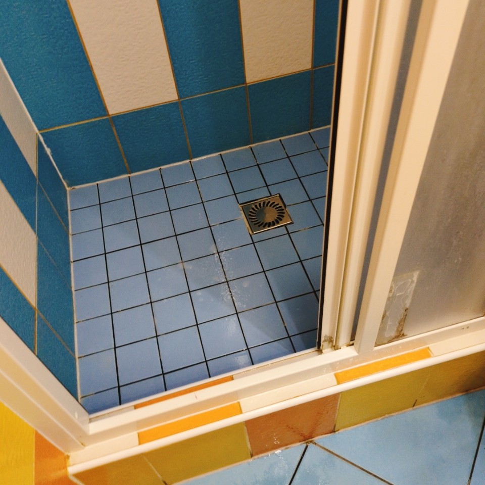 ドミトリーのシャワー室の様子